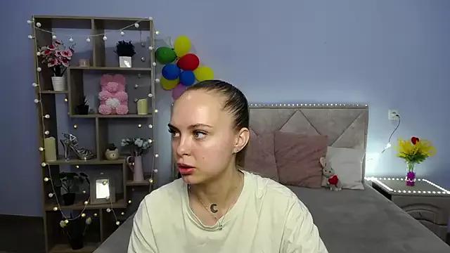 KhaleesiMoon on StripChat 