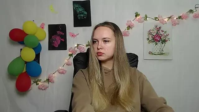 KhaleesiMoon on StripChat 