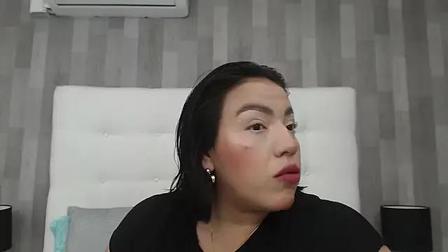 LeahMillerr on StripChat 