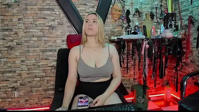 Liltildeman_moon on StripChat