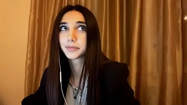 LinaMour on StripChat