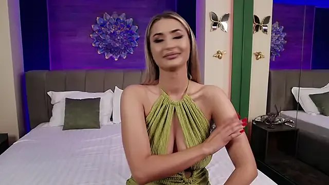 LoraDevine on StripChat