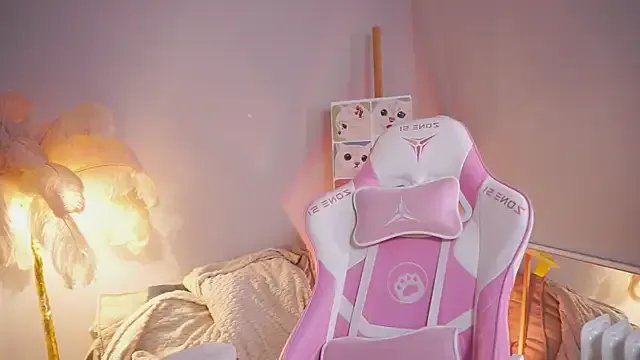 LureOfEva — wiggle round ass in doggy & slap