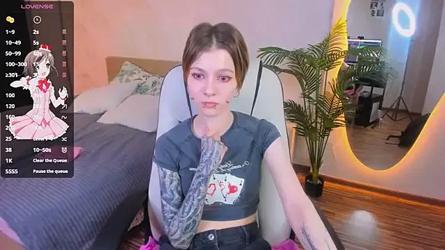 MiraVelle on StripChat 