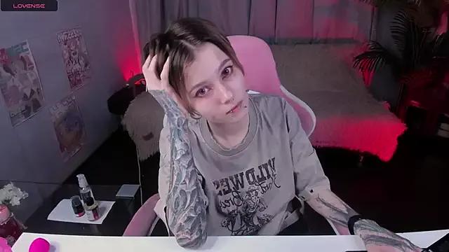 MiraVelle on StripChat 