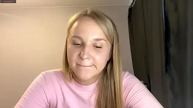 RobbinNakatsu on StripChat 