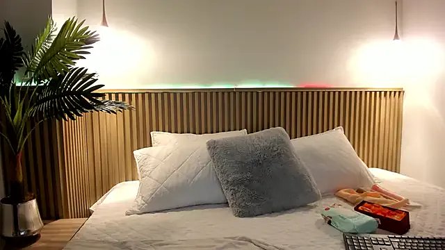 Samantha_Sra_ — Freechat on StripChat