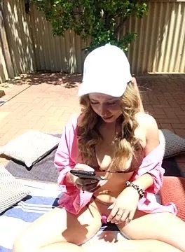 SashaJade_ on StripChat