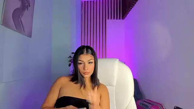 ShaniaDaniels on StripChat 