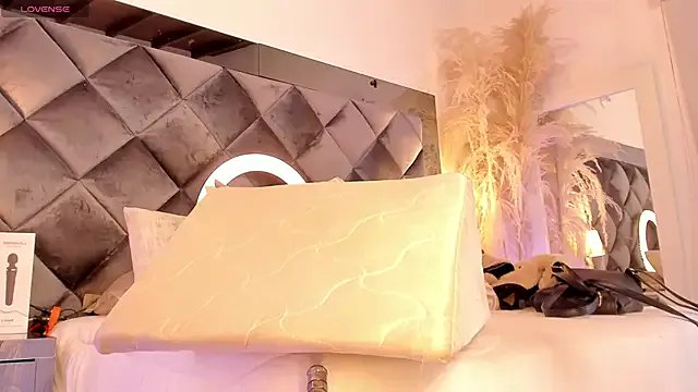 sofhiaa_adaams — PANTY OFF + OIL YN PUSSY