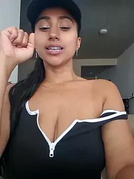 Valentinne_z on StripChat 