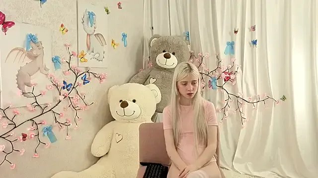 ViollaBloom from StripChat