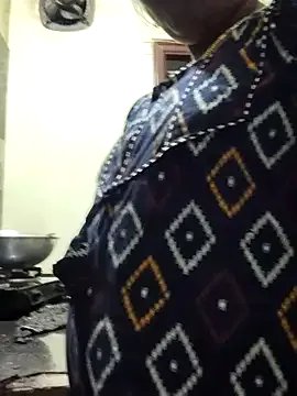 yamini1431 from StripChat