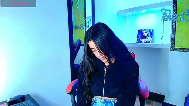 zoe_connor19 on StripChat 